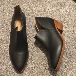 NWOB Niscolo Mia Everyday Leather Ankle Boot